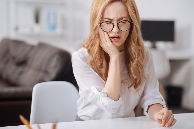 Woman with toothache